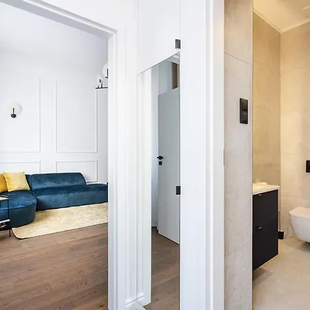 Grand Self Check-in Apartment *