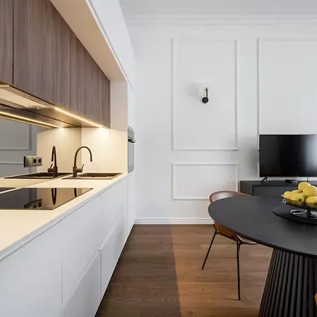 Grand Self Check-in Apartment *