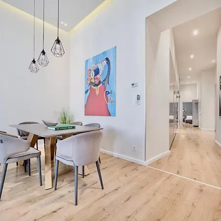 Grand Self Check-in Apartment *