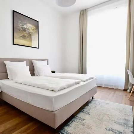 Grand Self Check-in Apartment *