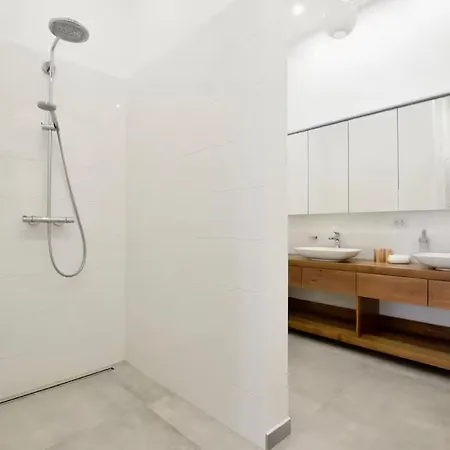 Grand Self Check-in Apartment *