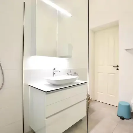 Grand Self Check-in Apartment *